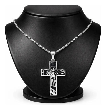 Collar Cruz de Acero Inoxidable: Estilo, Fe y Presencia en una sola pieza